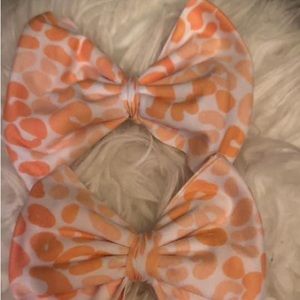 Orange leopard clip bow